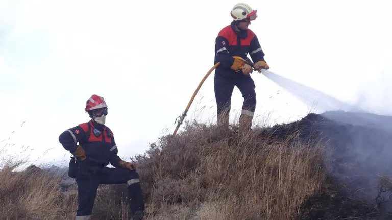 Bomberos apagan un incendio (3) BOMBEROS DE NAVARRA