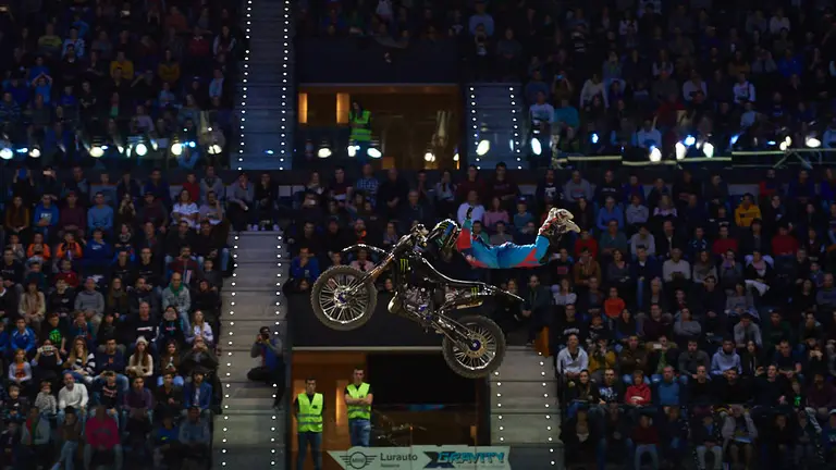 Exhibición de motocross 'X-Gravity' con pilotos de 'freestyle' en el Navarra Arena. MIGUEL OSÉS 8