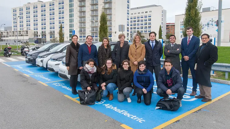 Representantes de la Universidad de Navarra y de la empresa Alphabet