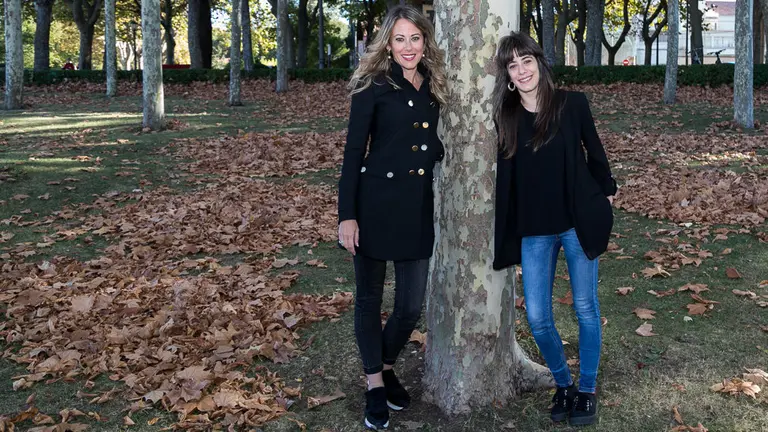 Rakel Mateo y Sara Pérez, psicólogas de la Asociación de familias y amigos en duelo Goizargi (04). IÑIGO ALZUGARAY