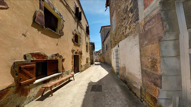 La calle Bajera, en Zúñiga, en la que se ha producido la intoxicación múltiple. ARCHIVO