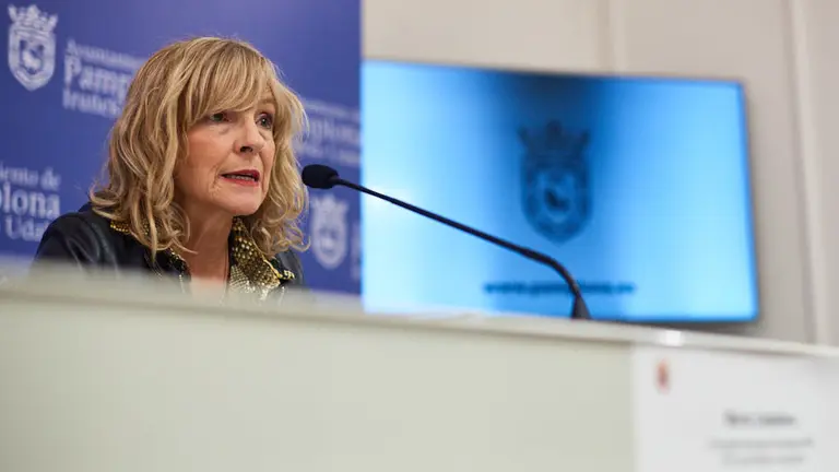 La concejala María Caballero da a conocer una nueva iniciativa del Grupo Municipal de UPN en los tribunales. MIGUEL OSÉS 2