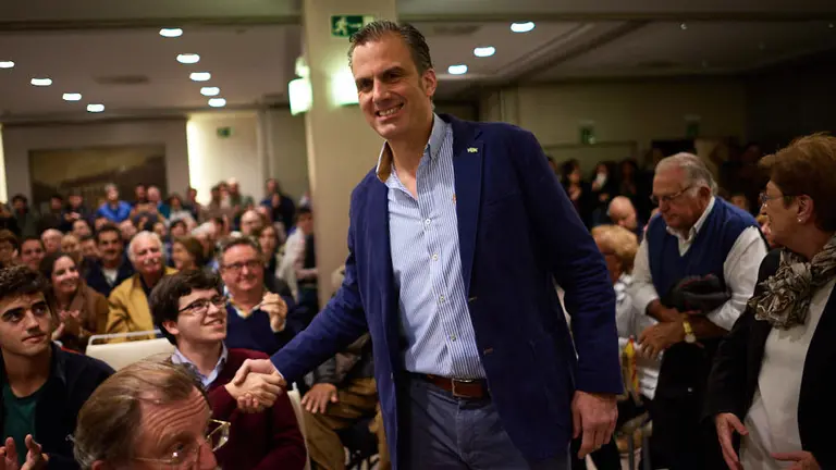 Vox celebra un acto político en el que interviene su secretario general, Javier Ortega. MIGUEL OSÉS 1