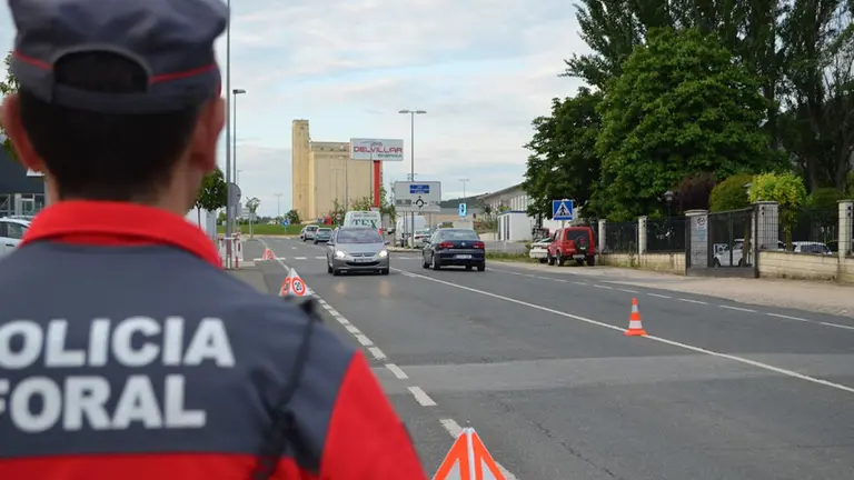 Control de tráfico de la Policía Foral POLICÍA FORAL