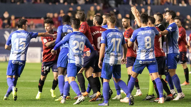 Partido entre Osasuna y Málaga disputado en el estadio de El Sadar (06). IÑIGO ALZUGARAY