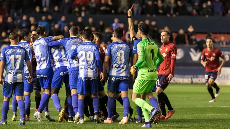 Partido entre Osasuna y Málaga disputado en el estadio de El Sadar (09). IÑIGO ALZUGARAY