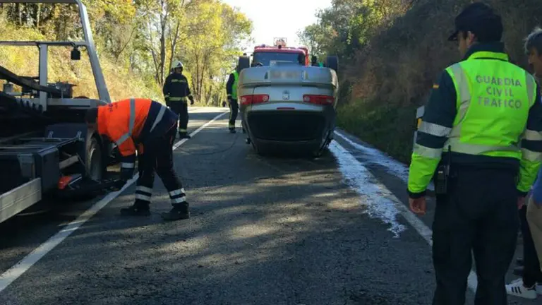 Accidente en la N-121-A (2) GUARDIA CIVIL