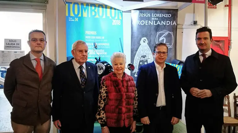 Firma del convenio del Tombolón de la Asociación Navarra Nuevo Futuro CEDIDA