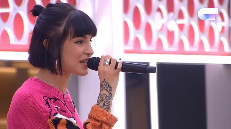 Natalia Lacunza durante el segundo pase de micros previo a la gala 7 de OT