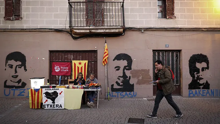 Cercanías de la manifestación celebrada esta tarde en Alsasua con el lema &#34;utzi Altsasu bakean-dejad en paz a Altsasu&#34;, en respuesta al acto convocado para mañana por &#34;España Ciudadana&#34;, la plataforma civil de Ciudadanos. EFE/Villar López