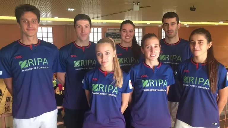 Participantes del club Bádminton Estella en Alicante. Cedida.