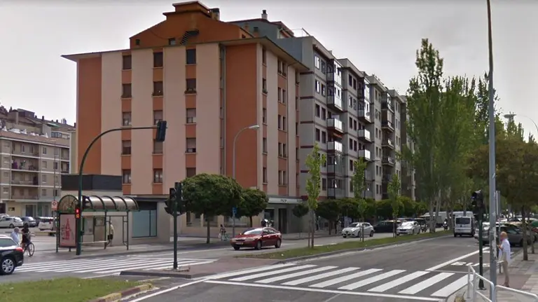 Imagen de un paso de peatones en la calle Iturrama de Pamplona ARCHIVO