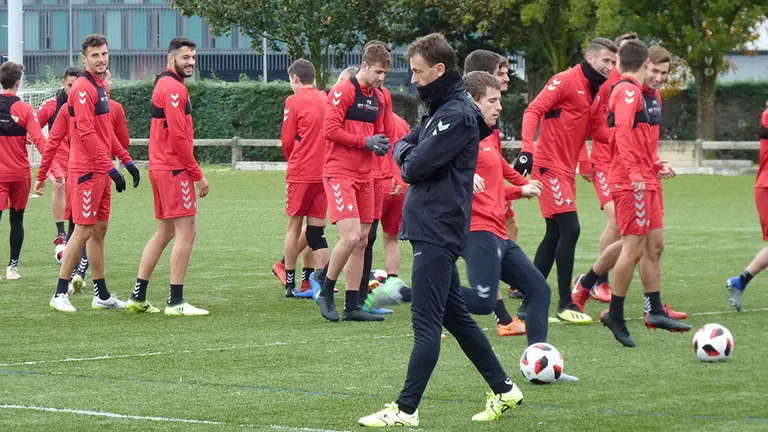 Entrenamiento de Osasuna B en Tajonar con Castillejo como técnico