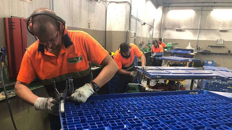 Personal de la empresa navarra PRS trabajando CEDIDA