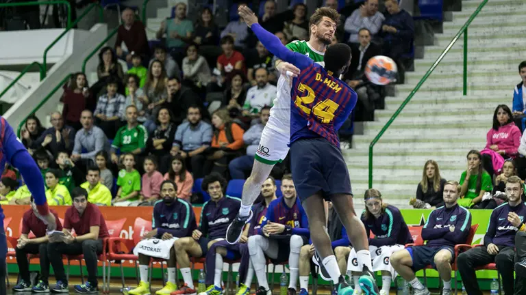 Nantes. Partido de la décima jornada de la Liga Asobal entre Anaitasuna y Barcelona(12). IÑIGO ALZUGARAY
