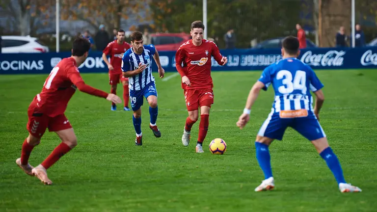Partido amistoso entre Osasuna y Alavés en las instalaciones de Tajonar. MIGUEL OSÉS.