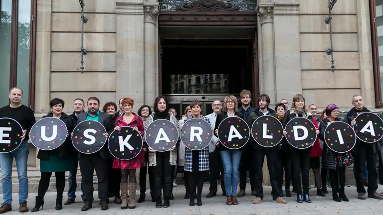 El Parlamento de Navarra muestra su adhesión a la iniciativa social en favor del euskera Euskaraldia (07). IÑIGO ALZUGARAY