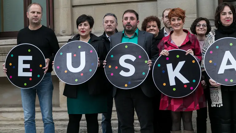 El Parlamento de Navarra muestra su adhesión a la iniciativa social en favor del euskera Euskaraldia (08). IÑIGO ALZUGARAY
