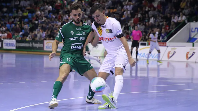 Rafa Usín en acción con Osasuna Xota, ante el Santa Coloma. Cedida.