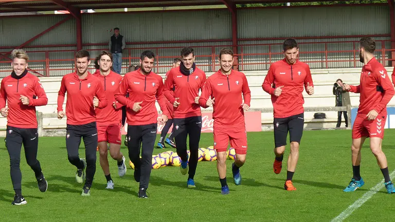 Caras de alegría en el entrenamiento de Osasuna en Tajonar.