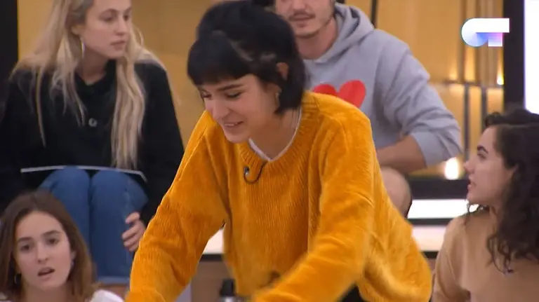 La pamplonesa Natalia recoge los apuntes sobre la canción de Zara Larson que cantará en la gala 9 de OT OPERACIÓN TRIUNFO