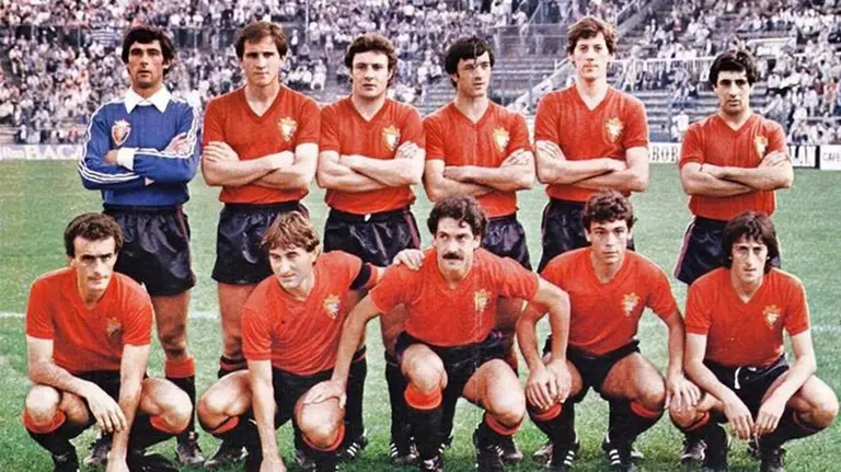 El once de Osasuna con diez navarros en el campo de Sarriá. Twitter Históricos del fútbol.