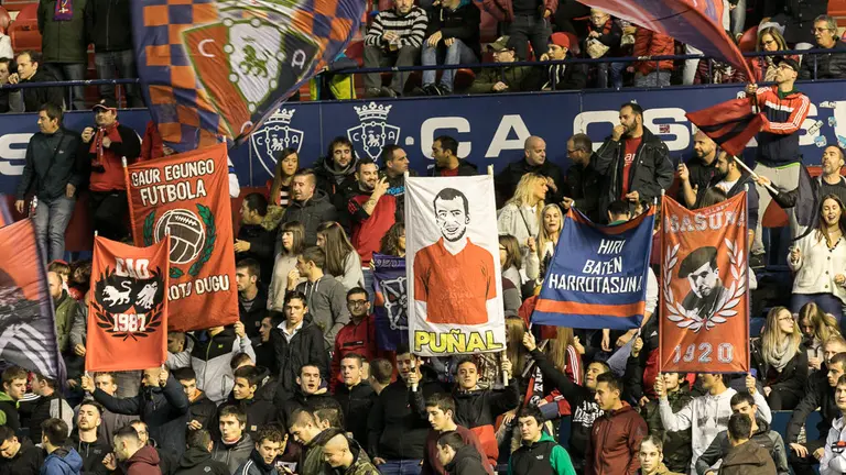 La grada de El Sadar durante el partido de la Liga 123 entre Osasuna y Tenerife (21). IÑIGO ALZUGARAY