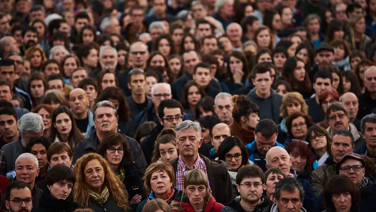 Los colectivos Altsasu Gurasoak y Altsasukoak Aske convocan una concentración en la Plaza del Castillo de Pamplona. MIGUEL OSÉS