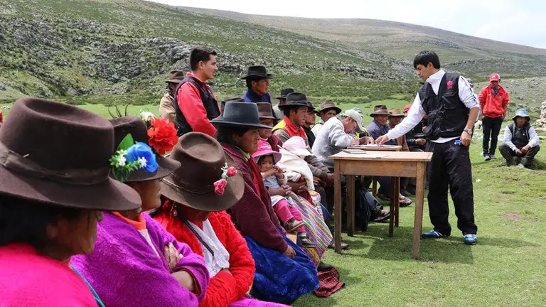 Imagen de las familias peruanas de Pumacancha CEDIDA