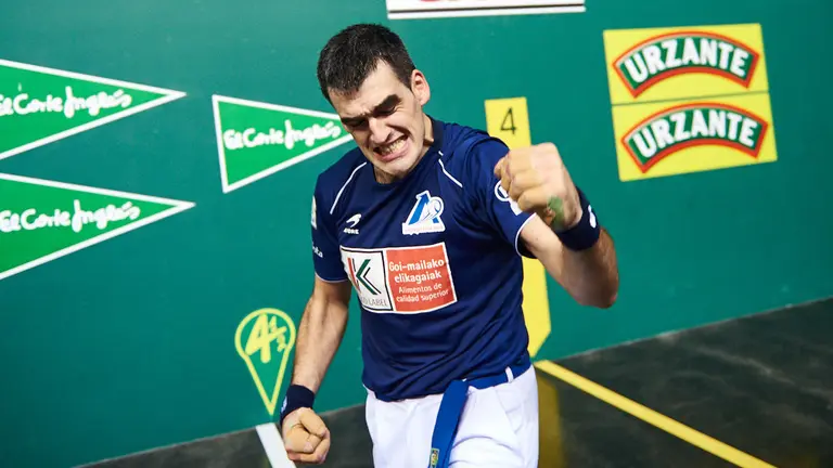 Final del Campeonato del Cuatro y Medio entre Joseba Ezkurdia y Jokin Altuna en el Navarra Arena. MIGUEL OSÉS 21