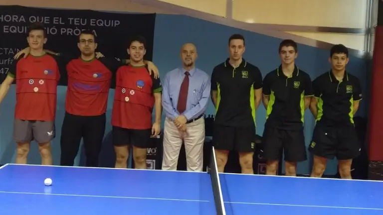 Jugadores de Oberena de tenis de mesa en su visita a Cataluña CEDIDA