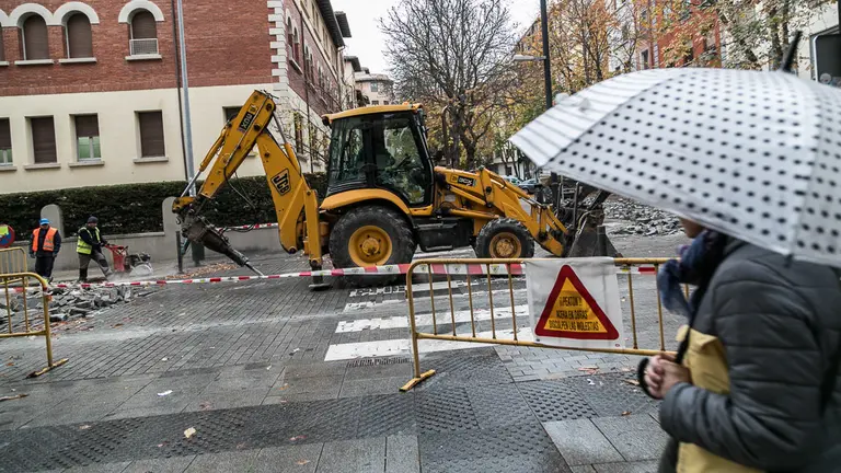 Obras de pavimentación y asfaltado en el centro de Pamplona (02). IÑIGO ALZUGARAY