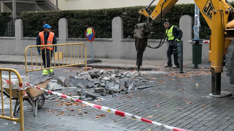 Obras de pavimentación y asfaltado en el centro de Pamplona (06). IÑIGO ALZUGARAY