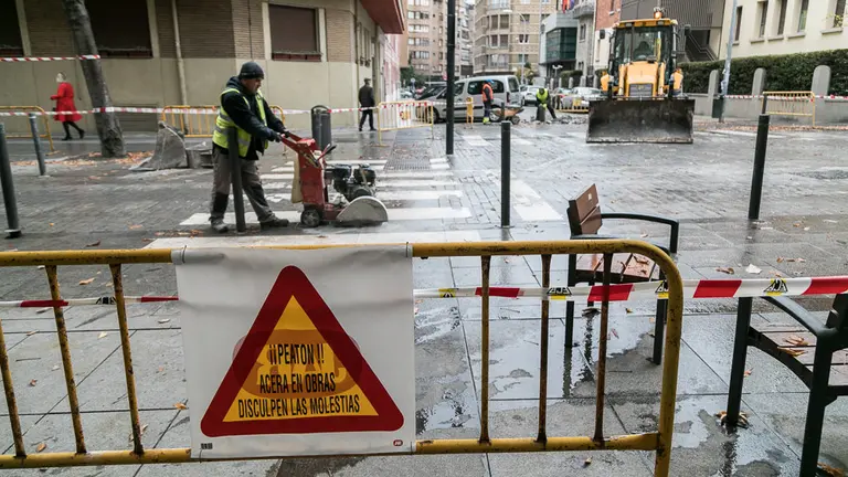 Obras de pavimentación y asfaltado en el centro de Pamplona (11). IÑIGO ALZUGARAY