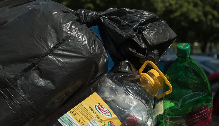 Imagen de archivo de unas bolsas de basura. ARCHIVO