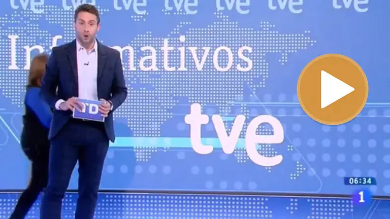 Inma Gómez-Lobo se esconde detrás de su compañero en TVE player TWITTER