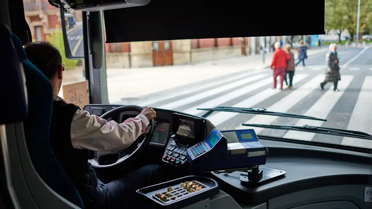 Villavesas, conductores, sin mampara, protección. MIGUEL OSÉS