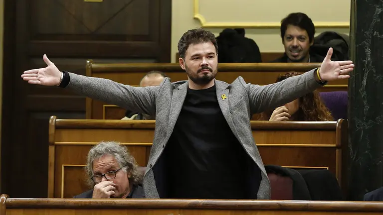 GRAF2839 MADRID, 21/11/2018.-El portavoz de ERC, Gabriel Rufi&aacute;n ,ha sido expulsado hoy del pleno del Congreso por la presidenta de la C&aacute;mara Baja, Ana Pastor, tras ser llamado al orden por tres veces al protagonizar un duro rifirrafe con el ministro de Asuntos Exteriores, Josep Borrell.(d).Entre otras cosas, Rufi&aacute;n ha llamado "fascista" a Borrell y se ha levantado del esca&ntilde;o en varias ocasiones para interrumpir la intervenci&oacute;n del ministro.EFE/Javier Liz&oacute;n