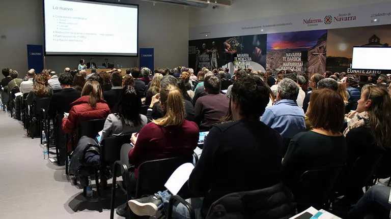 Más de 200 profesionales han participado en la jornada organziada por Saltoki sobre la Ley Foral de Contratos Públicos (2)