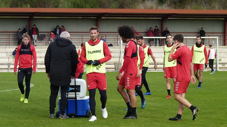 Entrenamiento de los jugadores de  Osasuna en Tajonar.