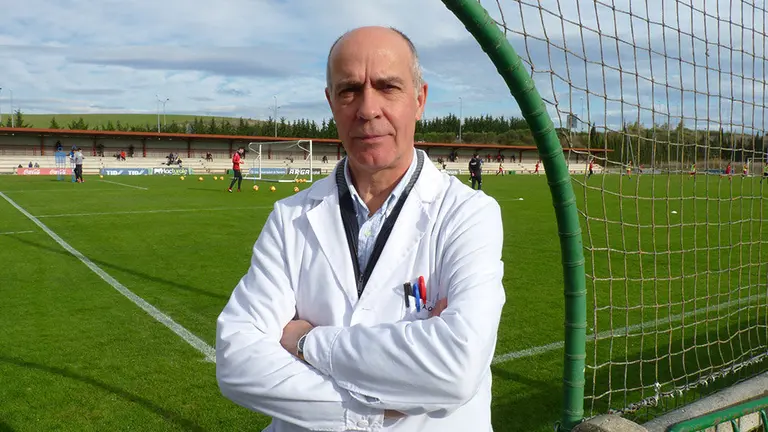 El jefe de los servicios médicos de Osasuna, doctor Jorge Fernández de Prado, en Tajonar.
