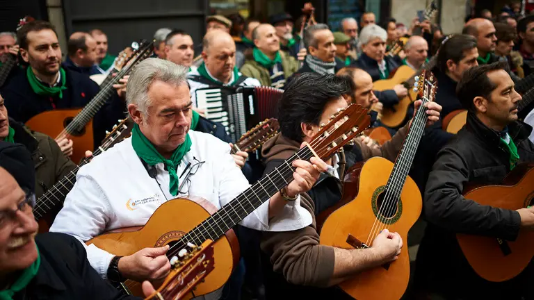 Procesión de San Saturnino por las calles de Pamplona. MIGUEL OSÉS 19