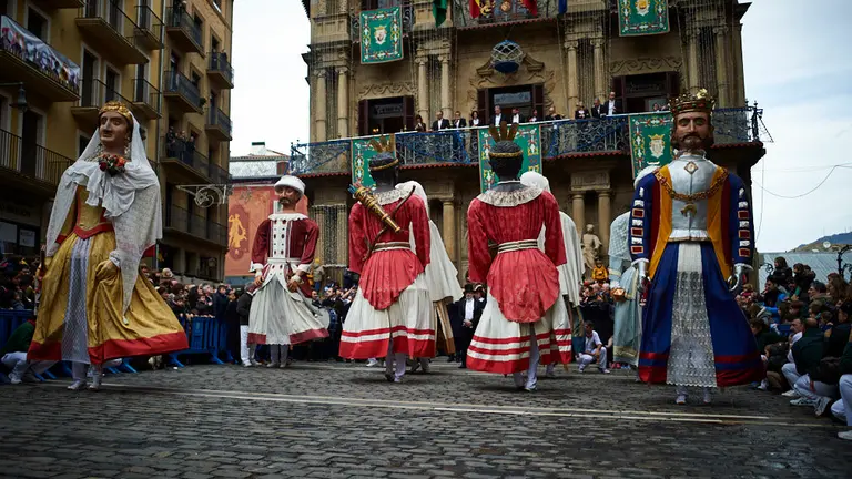 Procesión de San Saturnino por las calles de Pamplona. MIGUEL OSÉS 32