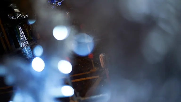 Las luces de navidad adornan Pamplona a menos de un mes de la Navidad. MIGUEL OSÉS 7