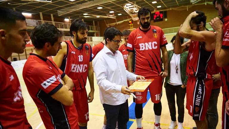 Xabi Jiménez, El Basket Navarra se enfrenta al Iraurgi Juaristi en Arrosadia. MIGUEL OSÉS 8