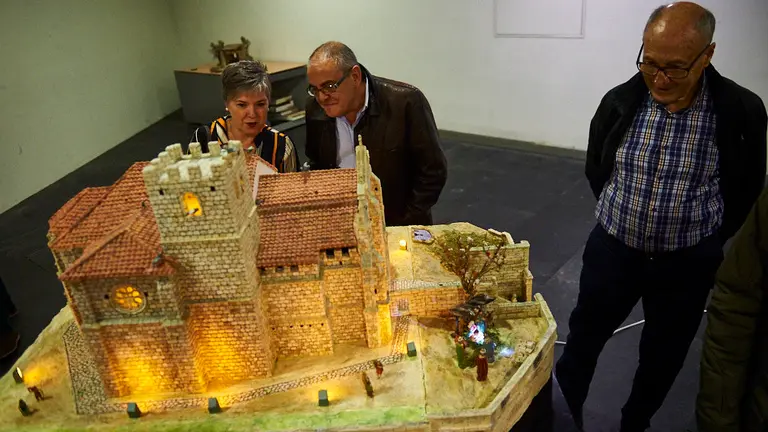 Inauguración de la exposición 'Los Belenes en Baluarte' de la Asociación de Belenistas de Pamplona. MIGUEL OSÉS 9