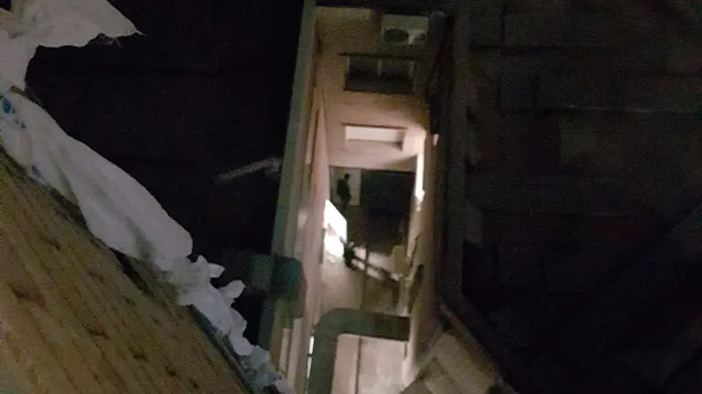 Sábanas-colgando-de-la-ventana-del-hospital-del-que-se-ha-fugado-un-paciente.-EUROPA-PRESS