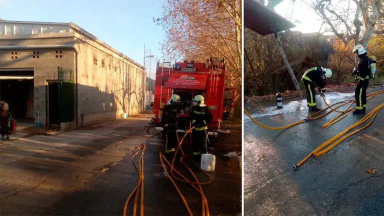Los bomberos trabajan para sofocar el incendio en la sala de máquinas de las piscinas de Andosilla. BOMBEROS DE NAVARRA