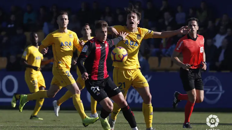 Partido Alcorcón - Reus en el campo de Santo Domingo. La Liga.