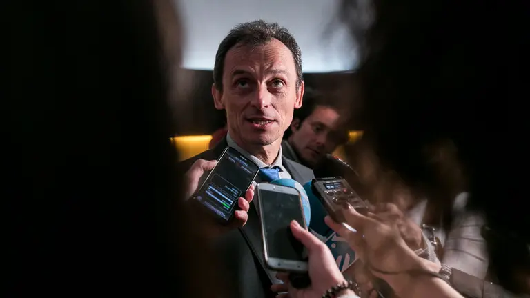 El ministro de Ciencia, Innovación y Universidades, Pedro Duque,  acude a una sesión de 'Escuela de estrellas' en el Planetario de Pamplona (25). IÑIGO ALZUGARAY